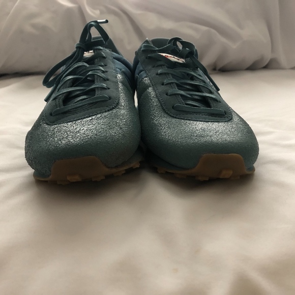 Nike trainers - Picture 2 of 4